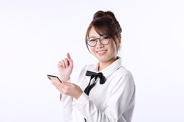 포토 JPG 해외이미지 학생 손 여자 행복 아시아 백그라운드 컨셉 비즈니스 통신 손가락 모바일 세포 한명 미소 사람 동양인 성인 스마트폰 터치 흰색 잡기 업무 비즈니스우먼 스마트 부름 소통 고립 입력 해외포토 1 감정 나라 컬러 모션 표정 인종 신체부위 핸드폰 스마트기기 작업 직장인 파일형식 이미지허브