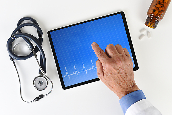 포토 JPG 해외이미지 직업 손 청진기 그래프 건강 사람없음 파란색 컴퓨터 알약 건강관리 디지털 의사 기구 맥박 머리위 처방 패드 돌봄 마약 심장병 해외포토 컬러 의학 의료기기 모션 관리 신체부위 전자제품 약 의료진 질병 파일형식 이미지허브