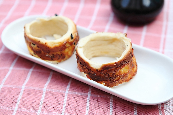 포토 JPG 해외이미지 전통 음식 디저트 따뜻함 나선형 사람없음 케이크 저녁식사 사막 견과류 뜨거움 플랫 달콤 아침식사 설탕 굽기 뿌리기 배고픔 준비 롤 밀가루 소금 헝가리 점심식사 번 실린더 제빵사 트란실바니아 해외포토 직업 빵 무늬 모션 식사 맛 가루 구이 루마니아 동유럽 파일형식 이미지허브