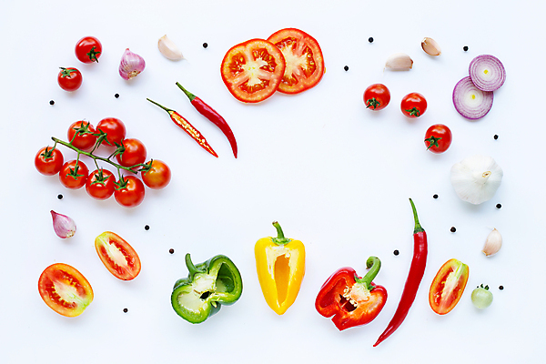포토 JPG 해외이미지 백그라운드 채소 식재료 방울토마토 고추 단면 피망 파프리카 프레임 실내 마늘 사람없음 신선 흰배경 후추 적양파 카피스페이스 해외포토 토마토 양파 내부 공백 흰색 향신료 파일형식 이미지허브