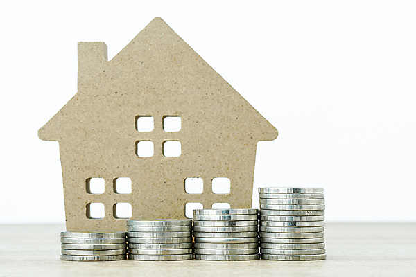 포토 JPG 해외이미지 모델 백그라운드 컨셉 돈 비즈니스 건축양식 주택 사람없음 금융 세일 쌓기 동전 저축 성장 시장 재산 구매 가격 중개인 흰배경 투자 대출 진짜 해외포토 직업 건축 모션 건물 경제 쇼핑 흰색 파일형식 이미지허브