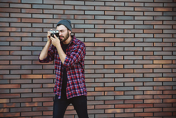 포토 JPG 해외이미지 백인 모델 1 라이프스타일 헤어스타일 응시 남자 행복 벽 여행 백그라운드 셔츠 벽돌 한명 서기 사람 성인 취미 유행 카메라 사진촬영 놀람 기쁨 수확 잡기 정상 시원함 사진사 그림 복고 만들기 긍정 슛 고립 인기 힙스터 해외포토 서양인 시선 패션 감정 컨셉 상의 농업 모션 표정 생활 전자제품 촬영 작가 파일형식 이미지허브