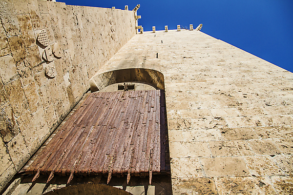 포토 JPG 해외이미지 외관 유럽 벽 여행 건축양식 휴가 벽돌 미술 사람없음 건물 목재 갈색 문 탑 금속 이탈리아 궁전 수확 골동품 도시 성 중세 역사 재산 철 입장 잠금 보안 대문 정사각형 천연기념물 옛날 해외포토 도형 나무 건축물 건축 나라 컬러 고건축 농업 재료 재질 문화예술 안전 금융 파일형식 이미지허브