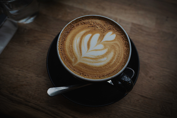 포토 JPG 해외이미지 식기 커피 음료 음식 유리 탁자 아침 사람없음 목재 컵 친구 빛 갈색 상점 식당 숟가락 검은색 식사 저녁식사 거품 카페 우유 에너지 머그컵 흰색 뜨거움 도자기 액체 아침식사 먹기 컵받침 크림 질감 브런치 아로마 카푸치노 에스프레소 점심식사 소셜 카페인 해외포토 주간 나무 컬러 가구 재료 관계 모션 재질 유제품 수저 받침대 파일형식 이미지허브