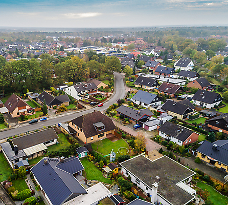 포토 JPG 해외이미지 도로 벽 가족 지붕 부동산 거리 주택 독일 안테나 협상 풍경 사람없음 건물 도시 재산 지역 커뮤니티 타운 이웃 교외 인구 해외포토 건축물 유럽 길 비즈니스 통신 관계 교통시설 금융 파일형식 이미지허브