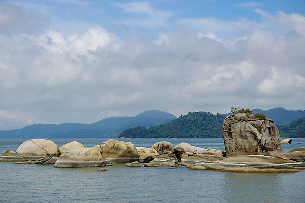 포토 JPG 해외이미지 구름 파도 바다 섬 여행 자연 조류 하늘 휴가 풍경 사람없음 물 파란색 암석 바위 말레이시아 고립 해외포토 자연요소 동물 아시아 컬러 돌_바위 생태계 파일형식 이미지허브