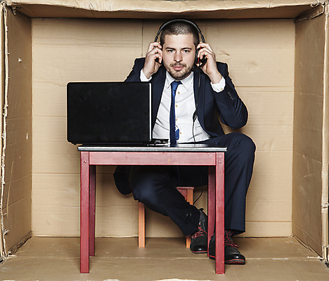 포토 JPG 해외이미지 전신 백인 남자 의자 탁자 한명 앉기 성인 앞모습 노트북 상자 사무실 업무 비즈니스맨 전화기 갇힘 답답함 성인남자한명만 해외포토 서양인 1 뷰포인트 가구 비즈니스 모션 사람 전자제품 작업 직장인 감각 남자한명만 성인남자만 파일형식 이미지허브