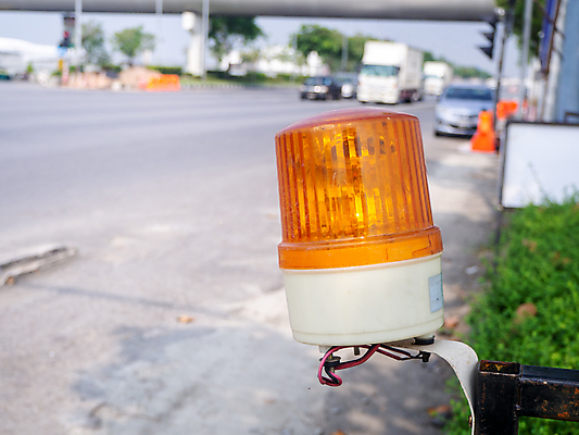 포토 JPG 해외이미지 모양 산업 도로 교통수단 백그라운드 오렌지 교통시설 경고 안전 사람없음 건물 빨간색 빛 세트 줄무늬 블록 장비 도시 업무 고속도로 수리 보호 위험 바리케이드 사건 심볼 오브젝트 사인 싱글 신호 보안 공학 고체 땅바닥 제어 주목 해외포토 건축물 교육 길 컬러 교통 컨셉 무늬 과일 바닥 작업 시설 파일형식 이미지허브
