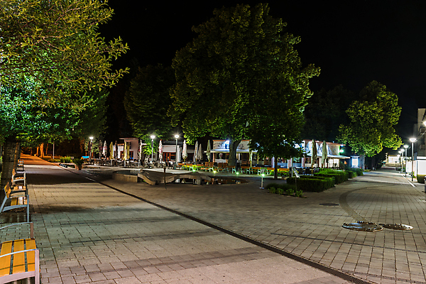 포토 JPG 해외이미지 여행 휴식 전등 거리 사람없음 평화 상점 어둠 침묵 산책 도시 야간 휴양지 방문 슬로바키아 혼자 해외포토 자연요소 유럽 컨셉 조명 소리 장소 파일형식 이미지허브