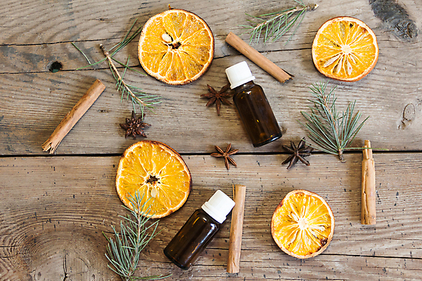 포토 JPG 해외이미지 조각 오렌지 재료 휴식 귤 사람없음 치료 약 스파 화장품 흰색 신선 소나무 정상 향기 아로마 아로마테라피 테라피 내추럴 구성 시나몬 에센스 추출 해외포토 나무 컬러 컨셉 과일 의학 뷰티 냄새 파일형식 이미지허브