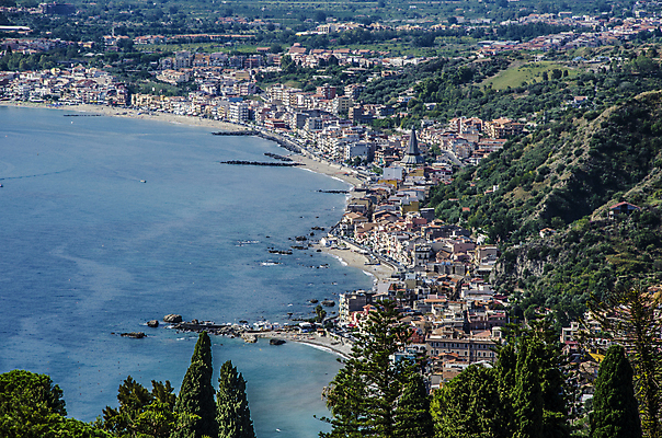 포토 JPG 해외이미지 나무 유럽 모래 바다 여행 자연 하늘 휴가 휴식 산 파노라마 풍경 해변 사람없음 여름 파란색 모래사장 태양 평화 맑음 침묵 이탈리아 흰색 도시 만 역사 클래식 지중해 해외포토 자연요소 식물 계절 나라 컬러 컨셉 날씨 촬영기법 소리 생태계 파일형식 이미지허브
