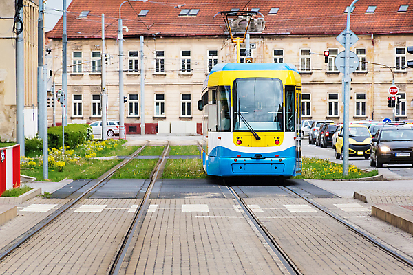 포토 JPG 해외이미지 도로 선 여행 이동 자동차 거리 사람없음 건물 초록색 빛 여행객 운전 기둥 도시 기다림 운전사 도착 사인 출발 전차 승객 타운 일반 그만 길가 선로 슬로바키아 해외포토 직업 건축물 건축 유럽 길 육상교통 컬러 컨셉 교통시설 모션 대중교통 사람 파일형식 이미지허브