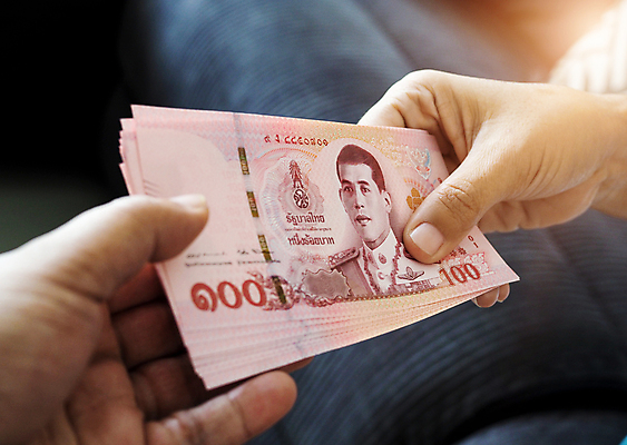 포토 JPG 해외이미지 손 아시아 종이 백그라운드 컨셉 지폐 돈 비즈니스 태국 성공 휴가 사람없음 금융 경제 쇼핑 세일 쪽지 절약 계산 재산 고급 구매 왕 속도 투자 상업 나눔 계산서 대출 빚 고립 세금 수입 비용 해외포토 나라 신체부위 파일형식 이미지허브