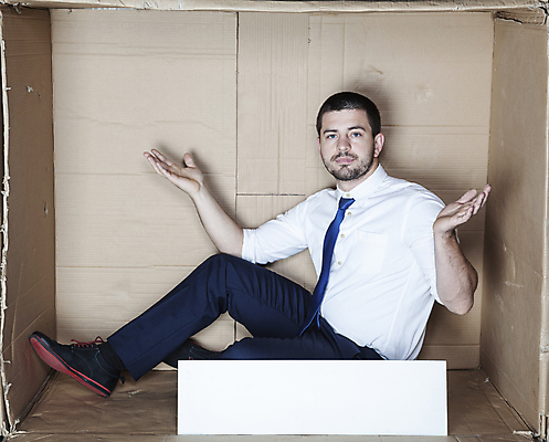 포토 JPG 해외이미지 전신 백인 남자 한명 앉기 성인 옆모습 상자 사무실 비즈니스맨 갇힘 답답함 성인남자한명만 카피스페이스 해외포토 서양인 1 뷰포인트 비즈니스 모션 사람 공백 직장인 감각 남자한명만 성인남자만 파일형식 이미지허브