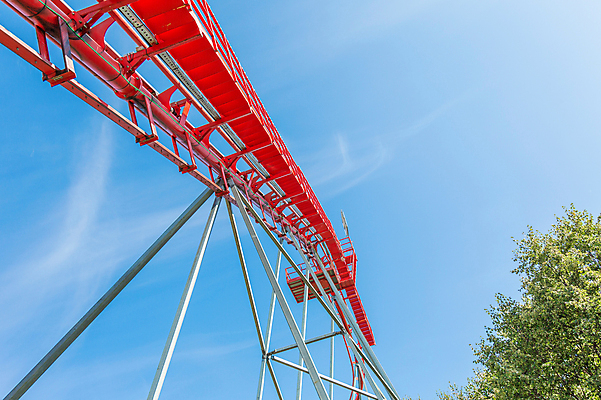 포토 JPG 해외이미지 주간 행복 곡선 하늘 휴식 사람없음 야외 빨간색 파란색 맑음 놀이공원 주말 롤러코스터 해외포토 자연요소 감정 선 컬러 컨셉 날씨 테마파크 놀이기구 파일형식 이미지허브