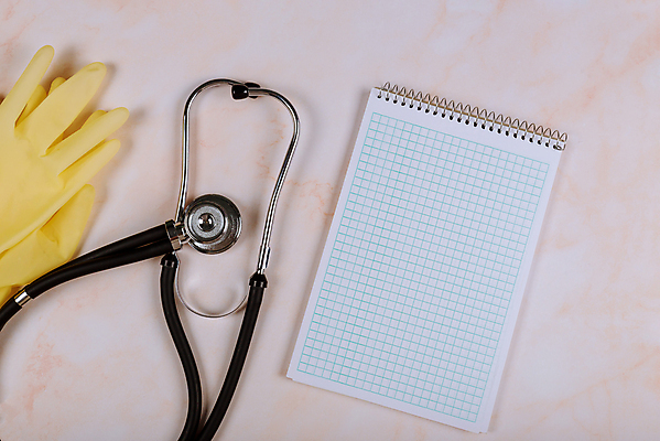 포토 JPG 해외이미지 교육 종이 컨셉 비즈니스 청진기 탁자 건강 병원 사람없음 치료 사무실 약 연필 펜 건강관리 다이어리 쪽지 공책 공백 진료 장비 시험 의사 기구 공구 긴급 업무 작업실 질병 책상 측정 오브젝트 문서 페이지 돌봄 해외포토 가구 의학 의료기기 모션 문구용품 학용품 관리 필기구 사무용품 의료진 도구 작업 파일형식 이미지허브