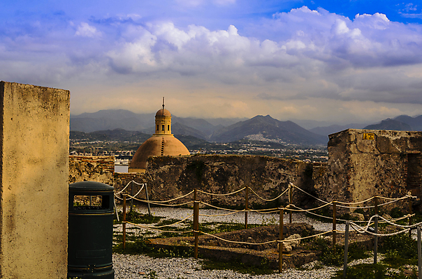 포토 JPG 해외이미지 구름 유럽 모래 바다 여행 자연 하늘 휴가 휴식 산 파노라마 풍경 해변 사람없음 여름 파란색 모래사장 태양 교회 평화 항구 맑음 침묵 이탈리아 흰색 만 중세 역사 클래식 지중해 만족 그림 해외포토 자연요소 계절 감정 나라 컬러 컨셉 종교건축 교통시설 날씨 촬영기법 건물 소리 생태계 파일형식 이미지허브