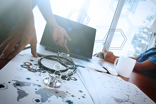 포토 JPG 해외이미지 직업 손 유니폼 비즈니스 통신 청진기 성공 협력 노동자 건강 실험 사람 성인 사람없음 치료 스마트폰 거래 시험 환자 간호사 의사 코트 축하 작업 도움 비즈니스맨 스마트 동료 계약 런던 환영 테라피 돌봄 동의 헬프 해외포토 옷 교육 남자 컨셉 의학 관계 의료기기 모션 영국 신체부위 핸드폰 스마트기기 뷰티 외투 의료진 직장인 파일형식 이미지허브