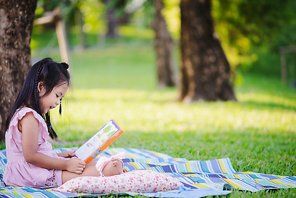 포토 JPG 해외이미지 나무 학생 라이프스타일 공원 여학생 여자 교육 행복 어린이 학교 자연 휴가 한명 사람 앉기 동양인 야외 책 초록색 여름 독서 햇빛 소풍 정원 침묵 봄 저녁 작음 아래 읽기 해외포토 식물 1 계절 공공시설 감정 컬러 모션 인종 생활 태양 야외활동 소리 야간 크기 방향 생태계 위치 파일형식 이미지허브