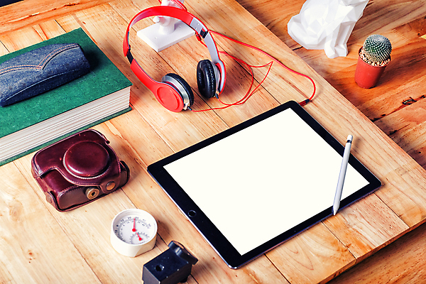 포토 JPG 해외이미지 직업 디자인 응시 남자 행복 안경 창문 직장 창조 20대 성인 사람없음 그래픽 컴퓨터 사무실 독서 알약 카메라 스크린 모니터 목도리 키보드 작업 디자이너 집중 책상 그림 전자 예술가 스타일 혼혈 해외포토 시선 잡화 감정 가구 컨셉 회사 비즈니스 사람 청년 전자제품 약 다문화 파일형식 이미지허브