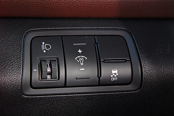 포토 JPG 해외이미지 디자인 의자 자동차 새로움 실내 손잡이 사람없음 내부 장식 빛 장비 운전 판넬 변화 고급 우아함 닫기 플라스틱 난방기 묘사 난방 온도 위로 계기판 자동 제어 해외포토 육상교통 가구 컨셉 모션 재질 난방용품 파일형식 이미지허브