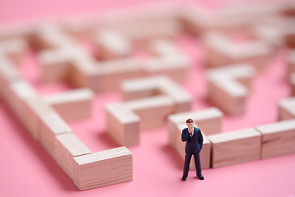 포토 JPG 해외이미지 백그라운드 컨셉 비즈니스 성공 추상 사람없음 목재 블록 도전 게임 비즈니스맨 퍼즐 계획 정상 대표 문제 미로 해결 복잡 해외포토 나무 남자 무늬 재료 놀이 직장인 파일형식 이미지허브