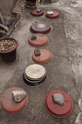 포토 JPG 주간 사람없음 야외 도시풍경 항아리 추억 골목길 충정로 국내포토 자연요소 길 컨셉 서울 풍경 도시 도자기 파일형식