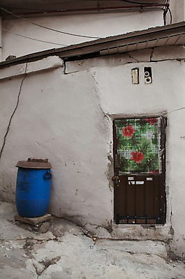 포토 JPG 주간 주택 사람없음 야외 도시풍경 문 쓰레기통 골목길 충정로 국내포토 자연요소 길 서울 풍경 건물 도시 파일형식