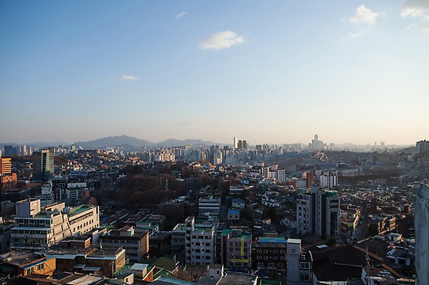 포토 JPG 주간 구름 하늘 사람없음 야외 건물 도시풍경 주택가 충정로 국내포토 자연요소 건축물 서울 풍경 도시 파일형식