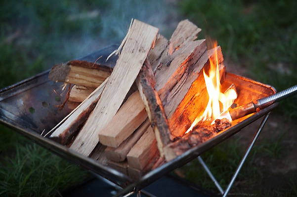 포토 JPG 주간 휴가 풍경 사람없음 야외 캠핑 장작 모닥불 화로 가평 국내포토 자연요소 그릇 불 레저 경기도 파일형식