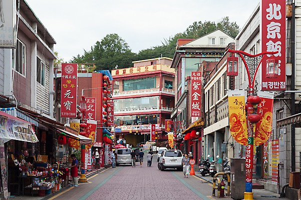 포토 JPG 주간 거리 간판 풍경 여러명 야외 여행객 상점 한국인 인천 차이나타운 국내포토 자연요소 다수 한국 사람 동양인 관광지 파일형식