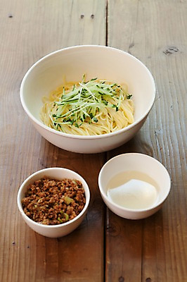 포토 JPG 실내 사람없음 중식 짜장면 볶음밥 인천 차이나타운 나무배경 국내포토 음식 백그라운드 한국 내부 관광지 파일형식