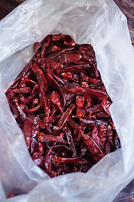 포토 JPG 비닐봉투 건조 실내 사람없음 시장 재래시장 말린고추 성남 전통시장 국내포토 전통 고추 봉투 내부 경기도 파일형식