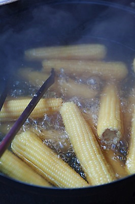 포토 JPG 실내 집게 옥수수 사람없음 여러개 시장 재래시장 삶기 성남 전통시장 국내포토 전통 다수 곡류 내부 경기도 파일형식