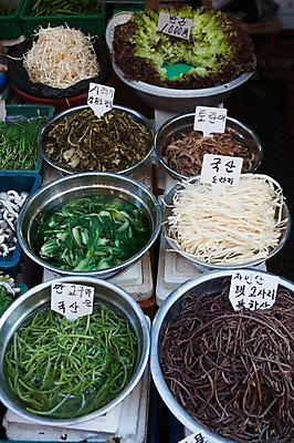 포토 JPG 실내 사람없음 여러개 다양 시장 나물 재래시장 국산 고사리 성남 전통시장 국내포토 전통 다수 채소 내부 경기도 파일형식