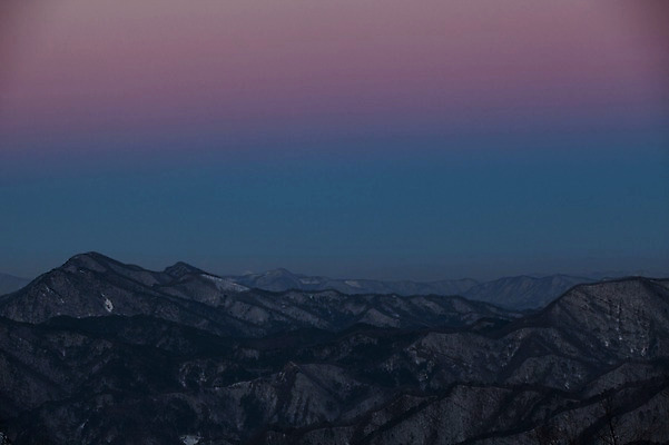 포토 JPG 주간 겨울 하늘 산 풍경 사람없음 야외 일몰 정선 함백산 만항재 겨울풍경 국내포토 자연요소 계절 노을 강원도 파일형식