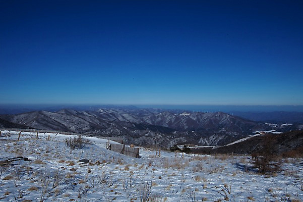 포토 JPG 주간 설경 겨울 하늘 산 풍경 사람없음 야외 눈 정선 함백산 만항재 겨울풍경 국내포토 자연요소 계절 날씨 강원도 파일형식