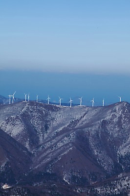 포토 JPG 주간 설경 겨울 산 풍경 사람없음 야외 눈 풍력기 정선 함백산 만항재 겨울풍경 국내포토 자연요소 계절 날씨 풍력에너지 강원도 파일형식