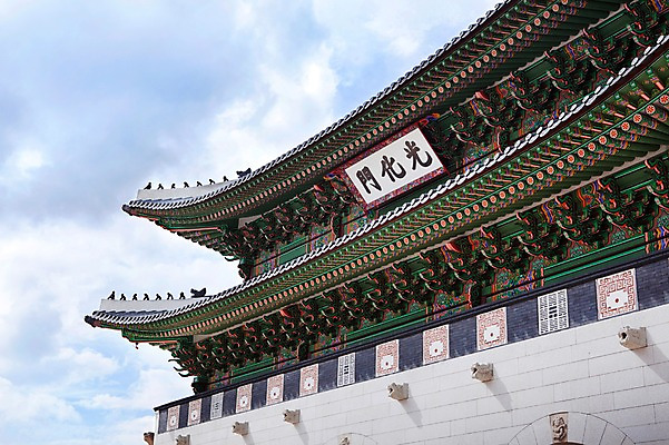 포토 JPG 주간 구름 하늘 서울 사람없음 야외 도시풍경 문화재 광화문 국내포토 자연요소 한국 풍경 도시 랜드마크 파일형식