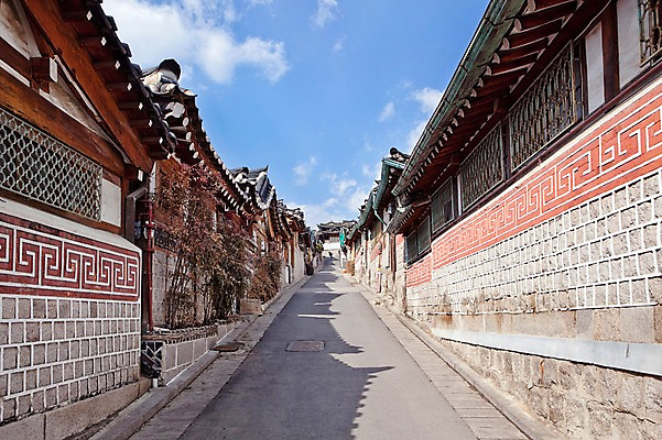 포토 JPG 주간 구름 하늘 한옥 서울 사람없음 야외 도시풍경 한옥마을 북촌 국내포토 자연요소 한국전통 고건축 한국 풍경 마을 도시 파일형식