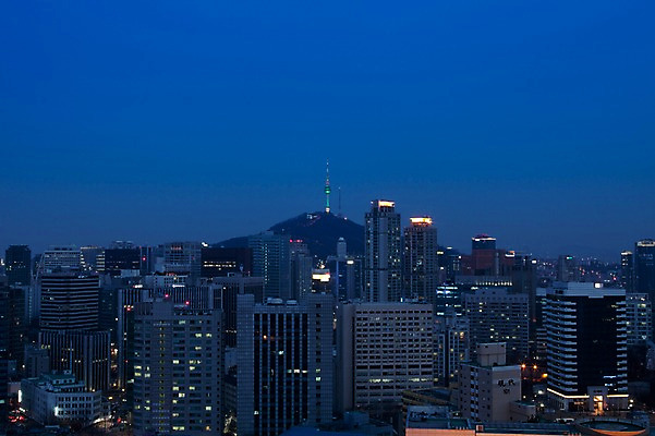 포토 JPG 야경 하늘 서울 빌딩 사람없음 야외 도시풍경 도시 남산 남산타워 국내포토 한국 풍경 건물 야간 랜드마크 파일형식 풍경_경치