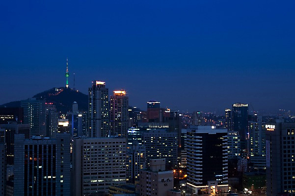 포토 JPG 야경 하늘 서울 빌딩 사람없음 야외 도시풍경 도시 남산 남산타워 국내포토 한국 풍경 건물 야간 랜드마크 파일형식 풍경_경치