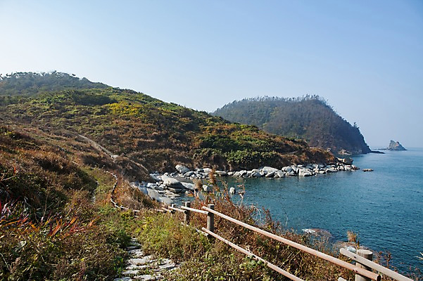 포토 JPG 주간 바다 섬 자연 하늘 풍경 사람없음 야외 바위 외연도 국내포토 자연요소 돌_바위 생태계 파일형식 보령