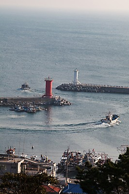 포토 JPG 주간 바다 등대 풍경 사람없음 야외 어선 방파제 어촌 선박 외연도 국내포토 자연요소 공공시설 섬 수상교통 배_교통 시골 파일형식 보령