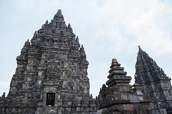 포토 JPG 주간 구름 해외풍경 유적지 하늘 사람없음 야외 인도네시아 힌두교 힌두사원 요그야카르타 프람바난 국내포토 자연요소 해외 아시아 종교 고건축 풍경 사찰 파일형식