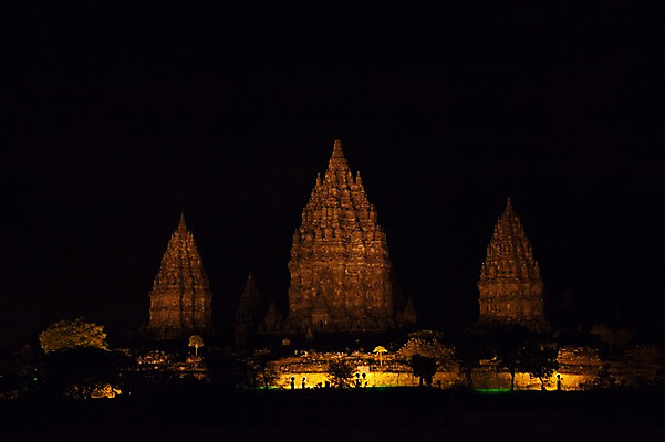 포토 JPG 구름 해외풍경 유적지 하늘 사람없음 야외 야간 인도네시아 힌두교 힌두사원 요그야카르타 프람바난 국내포토 자연요소 해외 아시아 종교 고건축 풍경 사찰 파일형식