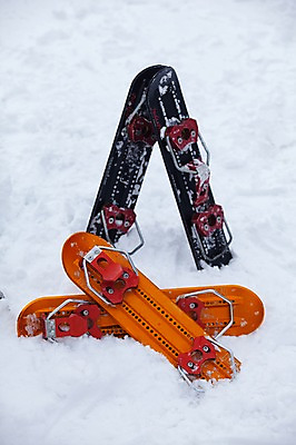 포토 JPG 주간 겨울 스키 스키장 사람없음 야외 눈 강원도 폴 용평 숏스키 국내포토 자연요소 계절 날씨 겨울스포츠 한국 스키용품 평창 파일형식