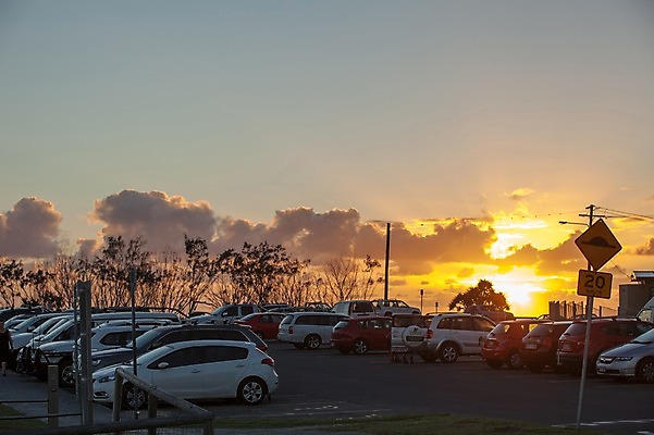 포토 JPG 주간 구름 해외풍경 자동차 하늘 사람없음 야외 노을 일몰 호주 여러대 주차장 국내포토 자연요소 해외 육상교통 다수 풍경 오세아니아 파일형식