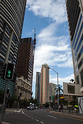 포토 JPG 주간 구름 해외풍경 도로 하늘 빌딩 여러명 야외 건물 도시풍경 도시 호주 군중 신호등 국내포토 자연요소 해외 건축물 길 다수 교통시설 사람 풍경 오세아니아 파일형식