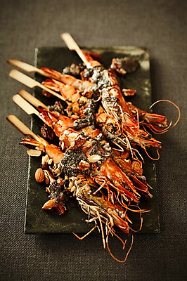 포토 JPG 음식 새우 실내 사람없음 아웃포커스 꼬치 구이 새우구이 핑거푸드 국내포토 촬영기법 갑각류 내부 파일형식